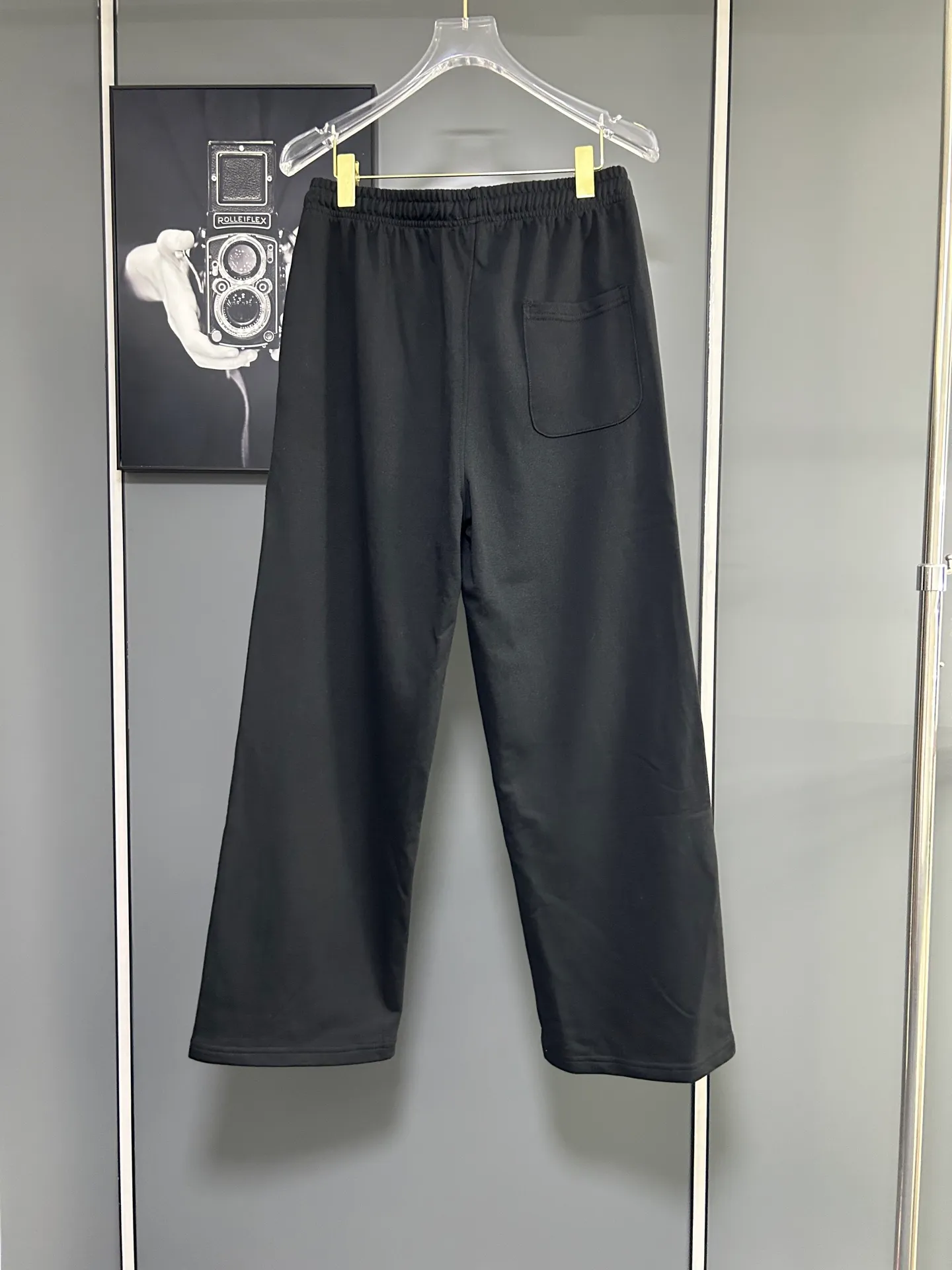P220 Chrome Hearts 25 new colorful cross-mark loose straight trousers 2025 autumn and winter new embroidered elastic band casual trousers, customized fabrics at the counter. Made of 400g high-version terry fabric, with high breathability and comfort, impeccable details, no pilling and no deformation, brand element design concept, reflecting high quality. It feels delicate and soft! It presents casual tailoring, the same style for men and women, and the upper body shape is awesome! Size: S M L XL Color: Black Gray